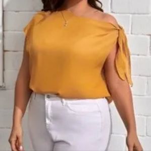 Cute yellow top